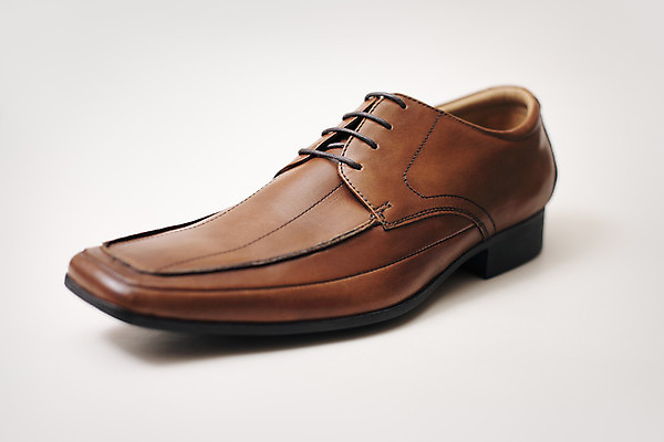 포토 JPG 해외이미지 남자 신발 사람없음 갈색 유행 가죽 왼쪽 오브젝트 스타일 해외202004 해외포토 컬러 사람 방향 파일형식 이미지허브