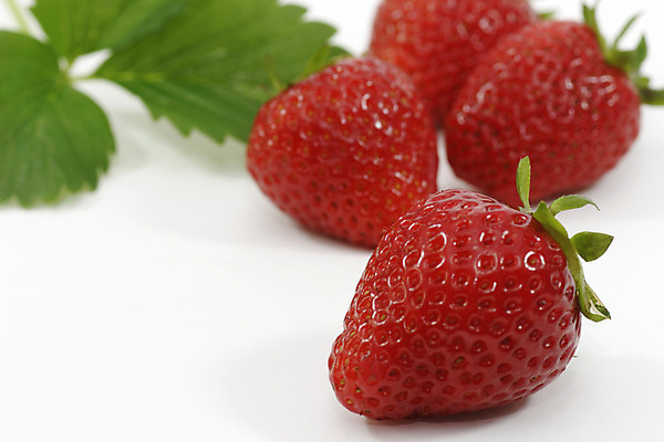 포토 JPG 해외이미지 열매 음식 과일 딸기 건강 사람없음 빨간색 초록색 신선 맛 식용 해외202004 해외포토 식물 컬러 컨셉 파일형식 이미지허브