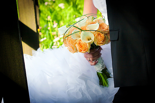 포토 JPG 해외이미지 백인 손 커플 드레스 여자 남자 꽃 행복 꽃다발 결혼 백그라운드 2 데이트 손가락 관계 결혼식 남편 함께함 발렌타인데이 사랑 사람 성인 사람없음 야외 장미 노란색 터치 흰색 반지 잡기 아내 열정 약혼 통일 해외202004 해외포토 서양인 식물 옷 감정 컬러 컨셉 장신구 모션 데이이벤트 이벤트 신체부위 약속 파일형식 이미지허브