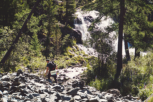 포토 JPG 해외이미지 나무 공원 여행 자연 산 이끼 사람 풍경 사람없음 야외 초록색 물 여름 파란색 강 여행객 폭포 캠핑 흐름 가을 바위 개울 떨어짐 숲 순수 오브젝트 속도 멀리 백패커 삼림지대 지질학 하이커 해외202004 해외포토 자연요소 식물 계절 공공시설 교육 컬러 컨셉 레저 돌_바위 생태계 파일형식 이미지허브