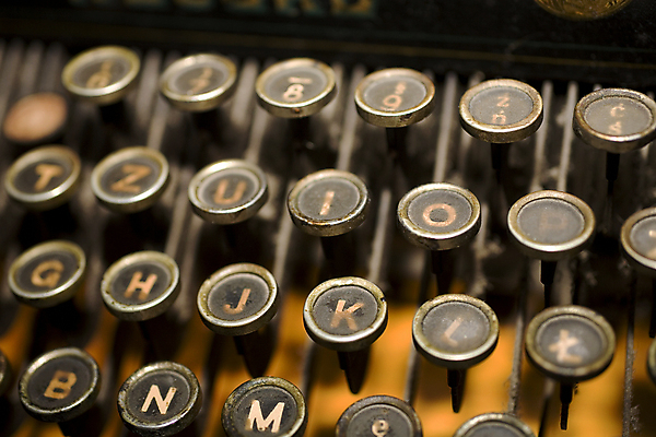 포토 JPG 해외이미지 열쇠 사람없음 검은색 골동품 편지 타자기 타입 옛날 해외202004 해외포토 컬러 파일형식 이미지허브