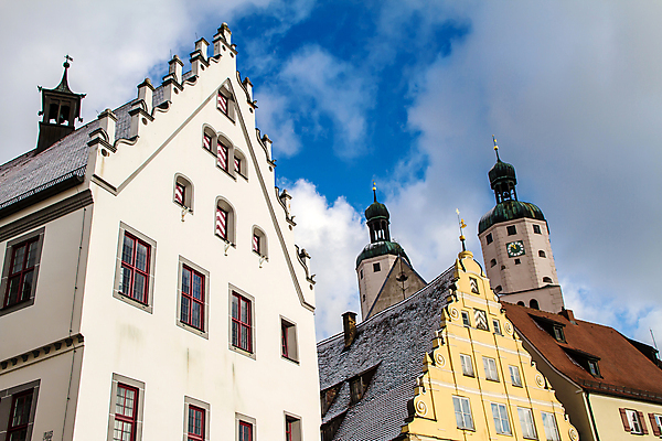 포토 JPG 해외이미지 구름 유럽 종교 겨울 건축양식 창문 하늘 지붕 독일 사람없음 건물 파란색 교회 탑 골동품 가을 도시 센터 중세 역사 중앙 타운 남쪽 옛날 바이에른 해외202004 해외포토 자연요소 건축물 계절 건축 나라 컬러 종교건축 방향 파일형식 이미지허브