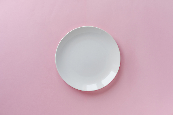 포토 JPG 해외이미지 그릇 식기 접시 음식 분홍색 주방용품 서브 사람없음 요식업 저녁식사 흰색 도자기 먹기 싱글 머리위 카피스페이스 해외202004 해외포토 산업 컬러 생활용품 모션 식사 공백 파일형식 이미지허브