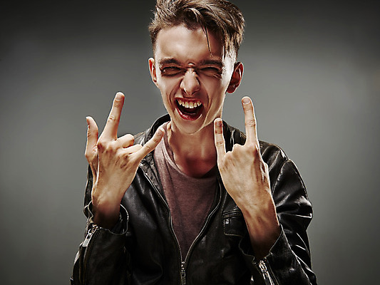 포토 JPG 해외이미지 백인 라이프스타일 남자 행복 감정 얼굴 한명 미소 웃음 사람 성인 10대 가로 머리 표현 춤 긍정 해외202004 해외포토 서양인 1 컨셉 청소년 문화예술 표정 생활 신체부위 파일형식 이미지허브