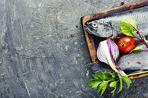 포토 JPG 해외이미지 음식 바다 무지개 다이어트 토마토 채소 재료 탁자 양파 도마 건강 어류 요리 사람없음 주방 공백 신선 양념 먹기 허브 해산물 향신료 준비 날것 연어 후추 건강식 내추럴 생식 송어 오메가 카피스페이스 해외202004 해외포토 자연요소 식물 가구 모션 주방용품 수중동물 향미료 파일형식 이미지허브