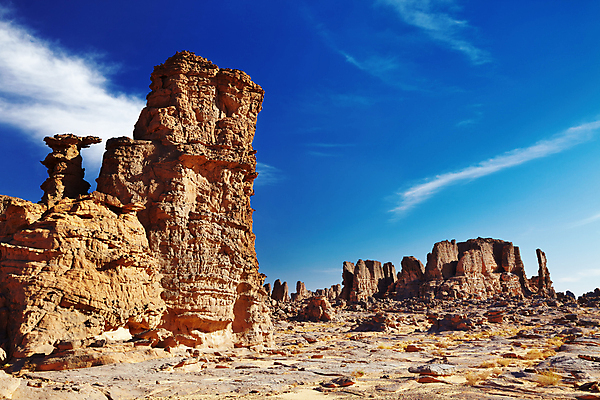 포토 JPG 해외이미지 구름 공원 모래 여행 아프리카 자연 하늘 날씨 산 건조 풍경 사람없음 파란색 환경 맑음 사막 바위 기둥 뜨거움 황무지 부식 암초 가뭄 사암 사하라 썩음 알제리 전국 지질학 특별함 해외202004 해외포토 자연요소 공공시설 교육 건축 나라 컬러 컨셉 돌_바위 생태계 파일형식 이미지허브
