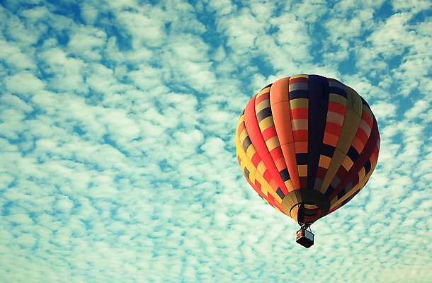 포토 JPG 해외이미지 구름 스포츠 여행 백그라운드 교통시설 하늘 안테나 사람없음 여름 파란색 컬러풀 맑음 축제 자유 수확 열기구 항공 비행선 상승 풍선 천국 솜털 무료 효과 해외202004 해외포토 자연요소 계절 컬러 교통 컨셉 농업 통신 항공교통 날씨 시설 파일형식 이미지허브