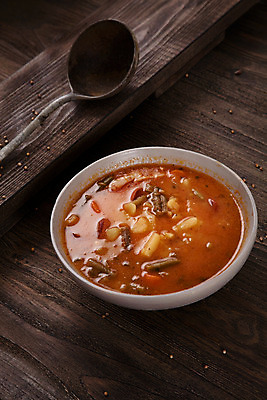 포토 JPG 해외이미지 전통 접시 음식 백그라운드 토마토 채소 양파 파슬리 건강 육류 요리 사람없음 목재 빨간색 초록색 갈색 주방 숟가락 식사 저녁식사 당근 소고기 시골 신선 소시지 수프 냄비 허브 준비 유기농 서빙 레시피 후추 점심식사 단백질 채식주의자 캐서롤 핸드메이드 해외202004 해외포토 나무 식물 식기 웰빙 컬러 식재료 재료 뿌리채소 수저 용기_그릇 가공식품 솥 향신료 채식 영양소 파일형식 이미지허브