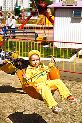 포토 JPG 해외이미지 전통 공원 포즈 곡선 가족 모션 하늘 휴식 사람 이벤트 사람없음 마을 축제 원형 유머 역사 황금 승차 큼 속도 그네 열정 회전목마 바둑 추적 되감기 해외202004 해외포토 도형 공공시설 감정 선 컨셉 관계 놀이 놀이기구 크기 파일형식 이미지허브