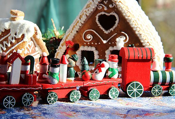 포토 JPG 해외이미지 나무 계절 조각 하늘색 크리스마스 겨울 눈사람 동화 새로움 주택 이야기 선물 이벤트 사람없음 장식 빛 장난감 산타클로스 쿠키 마을 요식업 기차 견과류 축하 소나무 눈송이 황금 달콤 혼합 설탕 굽기 연도 마법 원뿔 거짓 클라우스 해외202004 해외포토 도형 식물 기념일 산업 육상교통 컨셉 디저트 대중교통 눈_날씨 건물 파란색 맛 구이 파일형식 이미지허브