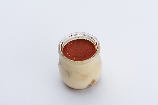 포토 JPG 해외이미지 실내 사람없음 한개 흰배경 푸딩 티라미수 해외202004 해외포토 1 백그라운드 디저트 내부 흰색 파일형식 이미지허브