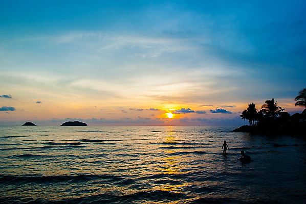 포토 JPG 해외이미지 나무 구름 계절 모래 파도 바다 섬 여행 백그라운드 잎 오렌지 자연 하늘 휴가 손바닥 풍경 사람없음 빨간색 물 여름 파란색 햇빛 태양 노란색 일출 맑음 황혼 일몰 새벽 만 뜨거움 서핑 황금 휴양지 코코넛 대서양 석호 수평선 해외202004 해외포토 자연요소 식물 손 컬러 과일 날씨 노을 장소 수상스포츠 생태계 파일형식 이미지허브