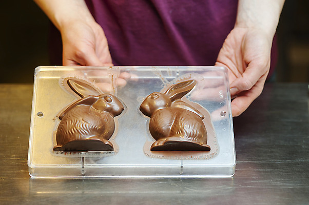 포토 JPG 해외이미지 계절 종교 음식 과일 재료 휴가 디저트 부활절 건조 사탕 선물 사람없음 장식 갈색 과자 초콜릿 계란 축제 어둠 놀람 이탈리아 우유 견과류 축하 토끼 4월 심볼 아몬드 코코아 개암 해외202004 해외포토 기념일 열매 감정 유럽 음료 컬러 컨셉 포유류 유제품 표정 반려동물 알 날짜 파일형식 이미지허브