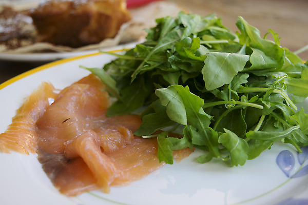 포토 JPG 해외이미지 접시 조각 채소 어류 사람없음 초록색 샐러드 추위 해산물 슬라이스 연어 훈제 스코틀랜드 해외202004 해외포토 식기 음식 컬러 영국 수중동물 파일형식 이미지허브