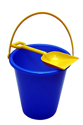 포토 JPG 해외이미지 클리핑패스 모래 바다 놀이 휴가 해변 사람없음 파란색 장난감 노란색 플라스틱 삽 양동이 고립 해외202004 해외포토 컬러 재질 파일형식 이미지허브
