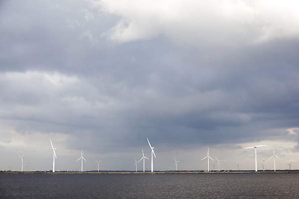 포토 JPG 해외이미지 구름 공원 산업 자연 하늘 바람 풍경 사람없음 초록색 물 파란색 빛 환경 힘 재활용 풍차 발전기 에너지 흰색 칼날 네덜란드 에코 생태계 유지 돛대 방앗간 생태학 해외202004 해외포토 자연요소 공공시설 교육 유럽 컬러 날씨 발전소 친환경 파일형식 이미지허브