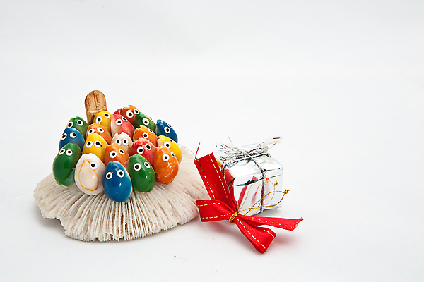 포토 JPG 해외이미지 크리스마스 휴가 선물 사람 사람없음 빨간색 껍질 활 흰배경 고립 합창단 해외202004 해외포토 기념일 컬러 백그라운드 흰색 그룹 합창 파일형식 이미지허브