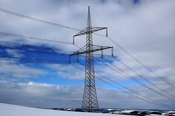 포토 JPG 해외이미지 나무 라이프스타일 계절 유럽 도로 길 스포츠 여행 겨울 자국 자연 하늘 날씨 풍경 성인 사람없음 야외 파란색 여행객 걷기 냉동 얼음 산책 하이킹 추위 흰색 숲 서리 장면 방법 눈내림 해외202004 해외포토 자연요소 식물 나라 컬러 교통시설 모션 레저 휴식 눈_날씨 사람 생활 생태계 파일형식 이미지허브