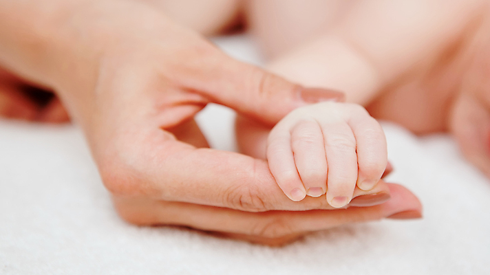 포토 JPG 해외이미지 백인 손 여자 행복 아들 어린이 컨셉 신체 손가락 가족 엄마 새로움 사랑 안전 사람 소년 사람없음 믿음 꿈 저축 아기 신생아 잡기 잠 아빠 보호 작음 피부 보안 부드러움 보험 걸음마 돌봄 지원 천진난만 헬프 해외202004 해외포토 서양인 남자 감정 관계 모션 신체부위 금융 도움 감각 크기 파일형식 이미지허브