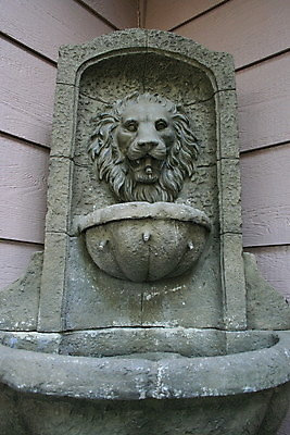 포토 JPG 해외이미지 동물 디자인 야생동물 주택 미술 사람없음 야외 장식 물 조각상 머리 젖음 액체 떨어짐 사자 디자이너 오브젝트 분수 시멘트 분무기 펌프 콘크리트 해외202004 해외포토 자연요소 직업 컨셉 포유류 문화예술 건물 신체부위 조형물 파일형식 이미지허브