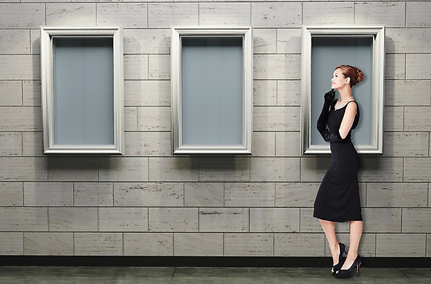 전신 PSD 외국인 편집 편집이미지 드레스 여자 장갑 액자 한명 서기 사람 이벤트 성인 옆모습 그래픽 쇼핑 3D 미술관 전시회 입체 여자만 여자한명만 성인여자만 성인만 편집3D 1 잡화 옷 뷰포인트 모션 인종 전시 디지털합성 파일형식