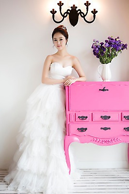 포토 JPG 스튜디오촬영 전신 식물 드레스 여자 꽃 신부 웨딩드레스 가구 결혼 조명 실내 한명 서기 사람 동양인 20대 성인 앞모습 꽃병 보라색 한국인 우아함 청순 여자만 여자한명만 성인여자만 청년만 청년여자만 성인한명만 청년여자한명만 성인여자한명만 성인만 국내포토 1 옷 뷰포인트 컬러 생활용품 컨셉 모션 인종 이벤트 청년 내부 파일형식