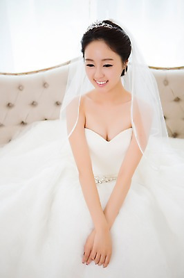 포토 JPG 드레스 여자 신부 웨딩드레스 결혼 의자 면사포 실내 한명 웃음 사람 앉기 동양인 20대 성인 앞모습 소파 한국인 우아함 청순 여자만 여자한명만 성인여자만 청년만 청년여자만 성인한명만 청년여자한명만 성인여자한명만 성인만 국내포토 1 옷 뷰포인트 가구 컨셉 모션 표정 인종 이벤트 청년 내부 결혼소품 파일형식