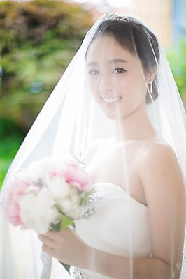 포토 JPG 식물 드레스 여자 꽃 신부 부케 웨딩드레스 결혼 면사포 한명 웃음 들기 사람 동양인 상반신 20대 성인 옆모습 아웃포커스 한국인 우아함 청순 여자만 여자한명만 성인여자만 청년만 청년여자만 성인한명만 청년여자한명만 성인여자한명만 성인만 국내포토 1 옷 뷰포인트 꽃다발 컨셉 모션 촬영기법 표정 인종 이벤트 청년 결혼소품 파일형식