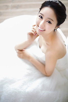 포토 JPG 스튜디오촬영 드레스 여자 신부 웨딩드레스 결혼 실내 한명 웃음 사람 앉기 동양인 20대 성인 아웃포커스 하이앵글 한국인 올려보기 우아함 청순 여자만 여자한명만 성인여자만 청년만 청년여자만 성인한명만 청년여자한명만 성인여자한명만 성인만 국내포토 1 옷 뷰포인트 컨셉 모션 촬영기법 표정 인종 이벤트 청년 내부 파일형식