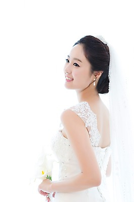 포토 JPG 스튜디오촬영 식물 드레스 여자 꽃 신부 부케 웨딩드레스 결혼 면사포 실내 한명 웃음 들기 누끼 사람 동양인 상반신 20대 성인 옆모습 한국인 우아함 청순 여자만 여자한명만 성인여자만 청년만 청년여자만 성인한명만 청년여자한명만 성인여자한명만 성인만 국내포토 1 옷 뷰포인트 꽃다발 컨셉 모션 표정 인종 이벤트 청년 내부 결혼소품 파일형식