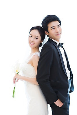 포토 JPG 스튜디오촬영 커플 드레스 여자 남자 꽃 행복 신부 부케 커플라이프 웨딩드레스 신랑 결혼 함께함 실내 사랑 서기 웃음 들기 누끼 사람 동양인 정장 턱시도 상반신 20대 성인 두명 옆모습 기쁨 한국인 등맞대기 특별함 청년만 성인만 국내포토 식물 라이프스타일 옷 감정 뷰포인트 꽃다발 컨셉 관계 모션 표정 인종 이벤트 청년 내부 파일형식