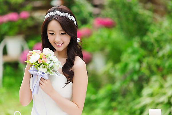 포토 JPG 주간 드레스 여자 꽃 행복 신부 부케 웨딩드레스 결혼 한명 웃음 들기 사람 동양인 이벤트 상반신 20대 성인 야외 앞모습 아웃포커스 파티 정원 기쁨 한국인 특별함 여자만 여자한명만 성인여자만 청년만 청년여자만 성인한명만 청년여자한명만 성인여자한명만 성인만 국내포토 자연요소 식물 1 옷 감정 뷰포인트 꽃다발 컨셉 모션 촬영기법 표정 인종 청년 파일형식