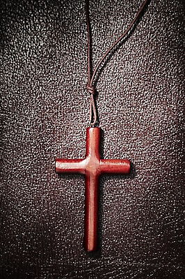 포토 JPG 스튜디오촬영 기독교 종교 배경화면 백그라운드 십자가 목걸이 장신구 종교용품 기독교용품 실내 사람없음 오브젝트 국내포토 내부 파일형식