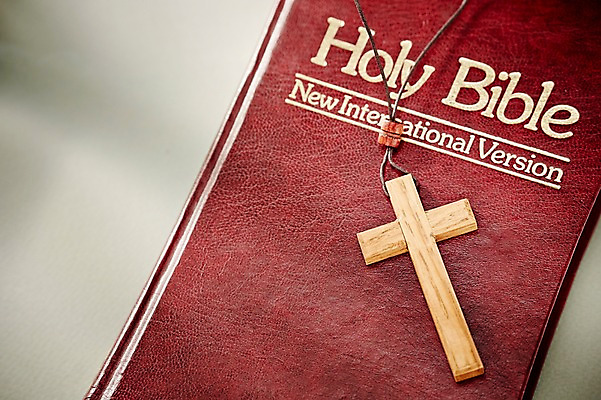 포토 JPG 스튜디오촬영 기독교 종교 백그라운드 십자가 목걸이 장신구 종교용품 기독교용품 실내 사람없음 아웃포커스 책 성경 오브젝트 국내포토 촬영기법 내부 파일형식