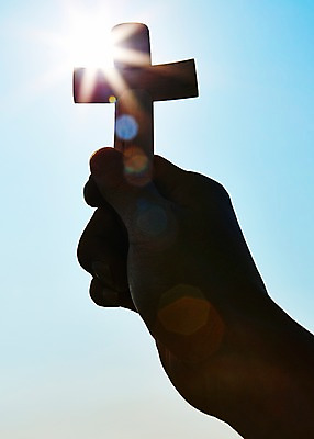 포토 JPG 주간 손 실루엣 기독교 종교 배경화면 백그라운드 십자가 종교용품 하늘 기독교용품 한손 한명 들기 야외 신체부위 빛 햇빛 반사 오브젝트 국내포토 자연요소 1 모션 촬영기법 사람 태양 파일형식