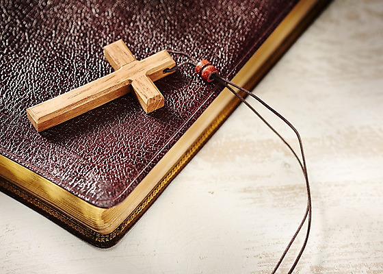 포토 JPG 스튜디오촬영 기독교 종교 백그라운드 십자가 목걸이 장신구 종교용품 기독교용품 실내 사람없음 성경 오브젝트 국내포토 내부 파일형식