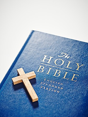 포토 JPG 스튜디오촬영 기독교 종교 백그라운드 십자가 종교용품 기독교용품 실내 근접촬영 사람없음 아웃포커스 책 성경 오브젝트 국내포토 뷰포인트 촬영기법 내부 파일형식