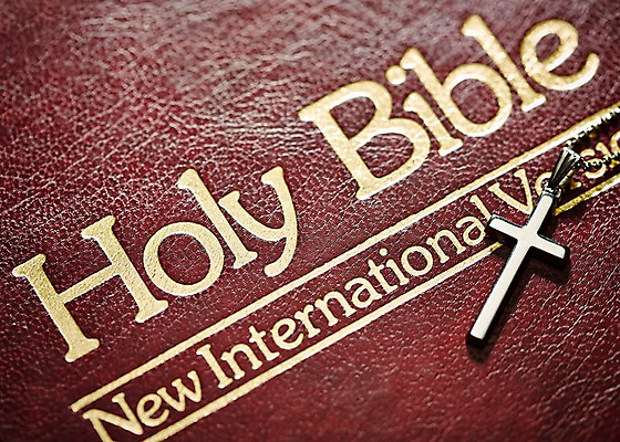 포토 JPG 스튜디오촬영 기독교 종교 백그라운드 십자가 목걸이 장신구 종교용품 기독교용품 실내 근접촬영 사람없음 책 성경 오브젝트 국내포토 뷰포인트 내부 파일형식