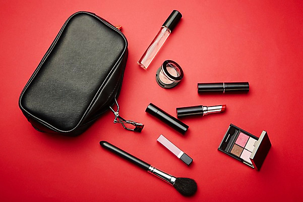 포토 JPG 스튜디오촬영 컬러 생활용품 실내 근접촬영 사람없음 빨간색 화장 뷰티 화장품 립스틱 화장용품 붓 미용용품 오브젝트 립글로스 아이섀도 뷰러 파우치 국내포토 뷰포인트 가방 내부 파일형식