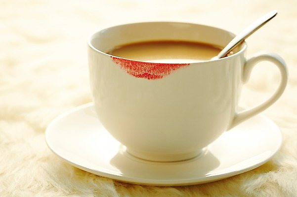 포토 JPG 스튜디오촬영 커피 음료 음식 자국 잔 실내 근접촬영 사람없음 아웃포커스 컵 뷰티 숟가락 화장품 립스틱 커피잔 찻잔 티스푼 컵받침 오브젝트 입술모양 국내포토 모양 식기 뷰포인트 촬영기법 수저 내부 받침대 파일형식