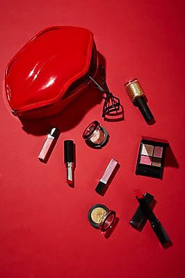 포토 JPG 스튜디오촬영 컬러 생활용품 실내 사람없음 빨간색 화장 뷰티 화장품 립스틱 화장용품 미용용품 오브젝트 매니큐어 립글로스 아이섀도 뷰러 파우치 국내포토 가방 내부 파일형식