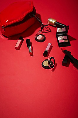 포토 JPG 스튜디오촬영 컬러 생활용품 실내 사람없음 빨간색 화장 뷰티 화장품 립스틱 화장용품 미용용품 오브젝트 매니큐어 립글로스 아이섀도 뷰러 파우치 국내포토 가방 내부 파일형식