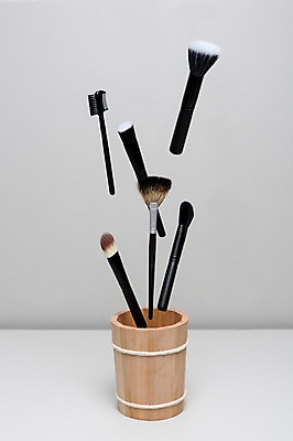 포토 JPG 스튜디오촬영 생활용품 실내 통 사람없음 화장 뷰티 화장품 화장용품 붓 미용용품 떨어짐 오브젝트 국내포토 컨셉 내부 파일형식