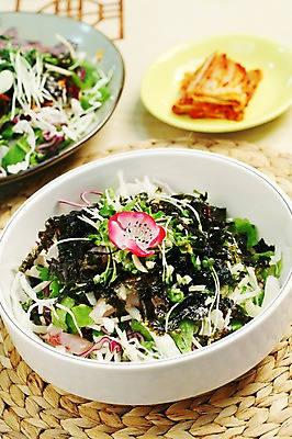 포토 JPG 그릇 접시 꽃 한식 음식 채소 김치 근접촬영 사람없음 아웃포커스 장식 샐러드 대접 덮밥 비빔밥 회덮밥 국내포토 식물 식기 뷰포인트 촬영기법 파일형식