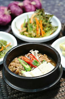 포토 JPG 그릇 접시 한식 음식 채소 고추 반찬 마늘 근접촬영 사람없음 아웃포커스 버섯 된장 찌개 된장찌개 뚝배기 두부 파 겉절이 국내포토 식기 뷰포인트 김치 촬영기법 양념 파일형식