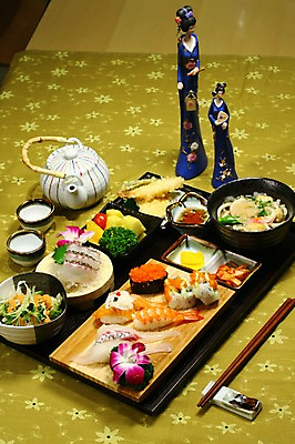 포토 JPG 그릇 접시 꽃 음식 인형 채소 젓가락 주전자 김치 잔 새우 쟁반 파슬리 어류 사람없음 장식 컵 초밥 튀김 생선초밥 단무지 우동 롤 무순 날치알 일본인형 마끼 새우초밥 일본음식 국내포토 식물 식기 한식 주방용품 수저 갑각류 알 수중동물 면류 새싹채소 파일형식