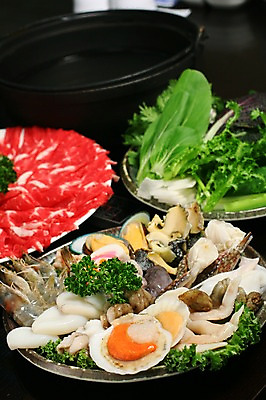 포토 JPG 그릇 접시 음식 채소 조개 새우 육류 사람없음 아웃포커스 소고기 해물요리 꽃게 게 냄비 해산물 청경채 홍합 전복 가리비 샤브샤브 육수 미더덕 주꾸미 해물샤브샤브 일본음식 제철음식 국내포토 식기 식재료 어패류 연체동물 촬영기법 갑각류 수중동물 솥 제철 파일형식