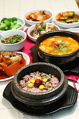 포토 JPG 그릇 접시 한식 음식 채소 밥 김치 오이 어류 사람없음 아웃포커스 게 양념 브로콜리 찌개 된장찌개 뚝배기 대추 잣 한정식 돌솥 게장 냄비받침 간장게장 생선조림 영양밥 오이김치 국내포토 식기 촬영기법 갑각류 수중동물 견과류 받침대 정식 조림 게요리 파일형식