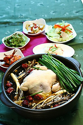 포토 JPG 그릇 접시 한식 채소 반찬 여름음식 사람없음 닭고기 인삼 냄비 탕 대추 삼계탕 부추 잣 백김치 겉절이 백숙 양념게장 양파초절임 제철음식 국내포토 식기 음식 김치 육류 견과류 삼 솥 보양식 게장 절임 제철 파일형식 여름_계절