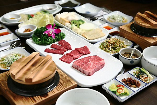 포토 JPG 그릇 접시 꽃 채소 식재료 호박 반찬 양파 파슬리 마늘 생고기 육류 사람없음 버섯 샐러드 소고기 브로콜리 배추 뚝배기 만두 쌈장 한정식 파무침 파절이 국내포토 식물 식기 한식 음식 양념 정식 무침 파일형식